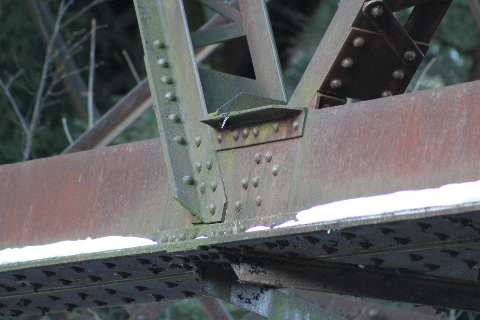 Lower connection